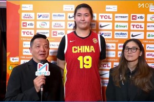 张子宇：菲菲阿姨好！隋菲菲：28年前 我和你妈妈在这场地打球