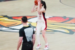 这投篮姿势像库里吗？克拉克超远距离三分球手起刀落
